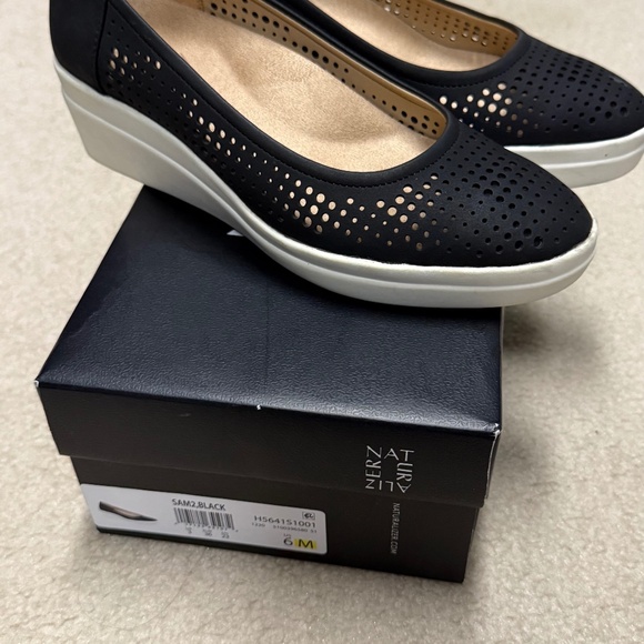 Wedge Slip on shoe - Picture 1 of 3